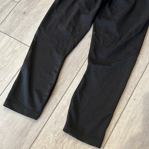 𝅺YOGALICIOUS black crop mesh back leggings size small - Picture 4 of 7